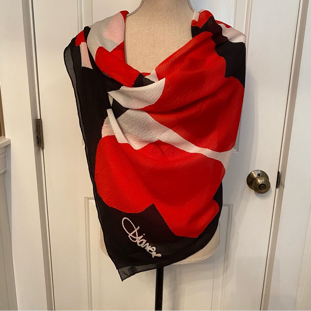 DIANE VON FURSTENBERG SCARF RED WHITE BLACK HEARTS SILK SQUARE LUXURY ACCESSORY